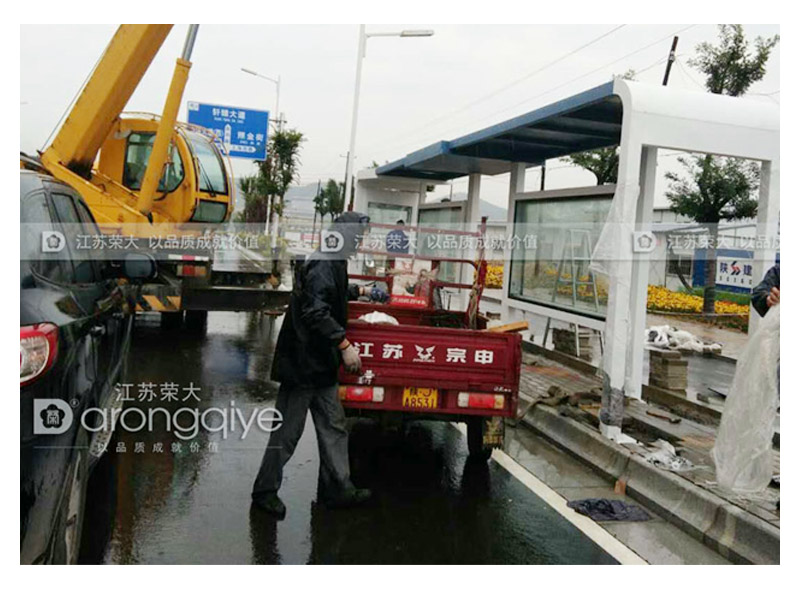 公交候車亭廠家安裝現場